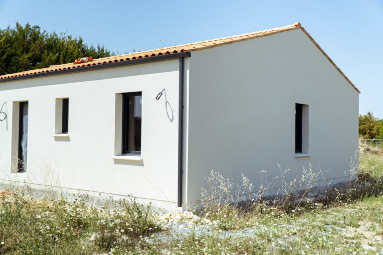 Installation et rénovation de gouttières, couvertine, sous-face et boîte à eau à Niort, Poitiers, La Rochelle et Sud Vendée