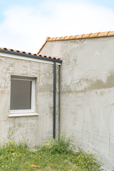 Installation et rénovation de gouttières, couvertine, sous-face et boîte à eau à Niort, Poitiers, La Rochelle et Sud Vendée